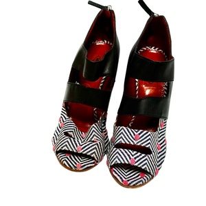 Missoni Black leather double strap blue/white fabric wedge heel size 9 1…